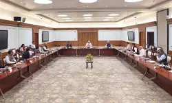 ఆర్థిక వృద్ధిపై ప్రధాని మోదీ కీలక సమీక్ష