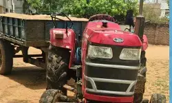 అనుమతి పత్రాలు లేని ఇసుక ట్రాక్టర్ పట్టివేత