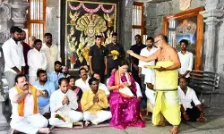 లక్ష్మీనరసింహస్వామిని దర్శించుకున్న ప్రముఖులు లక్ష్మీనరసింహస్వామిని దర్శించుకున్న ప్రముఖులు