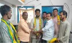 TRSలో చేరిన బీఆర్ఎస్, కాంగ్రెస్ నాయకులు
