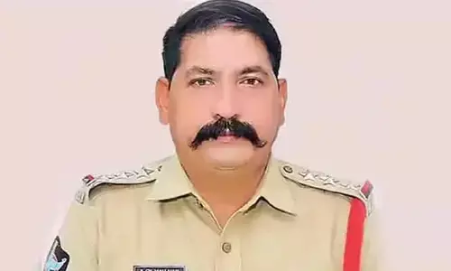 అత్యాచారం కేసు: వినుకొండ పోలీస్ స్టేషన్‌లో లొంగిపోయిన సీఐ చినమల్లయ్య
