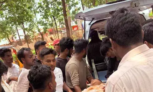 మర్పల్లిలో ఘోర ప్రమాదం.. కుప్పకూలిన ఎస్సీ కార్పొరేషన్ భవనంలోని టిఫిన్ సెంటర్