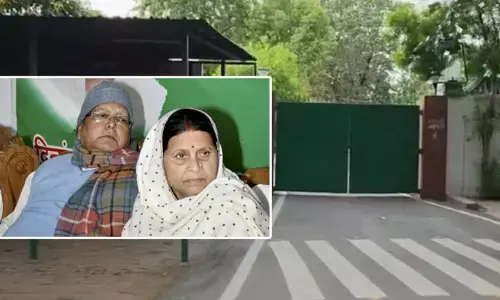 లాలూ దంపతులకు జడ్‌-ప్లస్‌ భద్రత ఉపసంహరణ.. ఇంటి ముందు కర్రలతో ఆర్జేడీ శ్రేణుల కాపలా!
