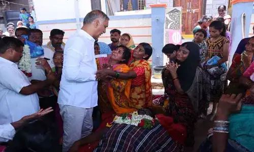 సీఎం రేవంత్ రెడ్డి మాట‌లు క‌ట్టిపెట్టి.. కొనుగోళ్ల పై దృష్టి పెట్టు :  హ‌రీశ్ రావు