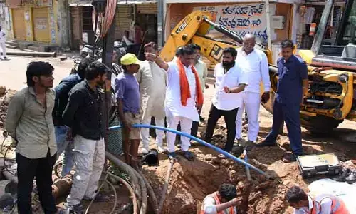 పైపు లైన్ నిర్మాణం పనుల్లో వేగం పెంచాలి : ఎమ్మెల్యే ధన్ పాల్ సూర్యనారాయణ గుప్త