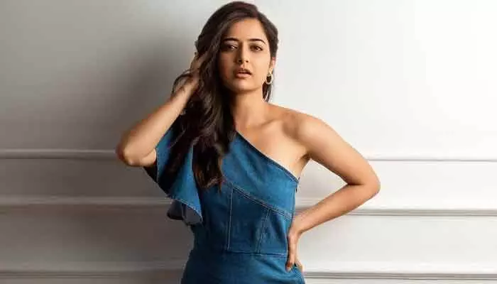 హీరోయిన్లను నిందించడం ఆపండి.. దుమారం రేపుతున్న ఆషికా రంగనాథ్ పోస్ట్ హీరోయిన్లను నిందించడం ఆపండి.. దుమారం రేపుతున్న ఆషికా రంగనాథ్ పోస్ట్
