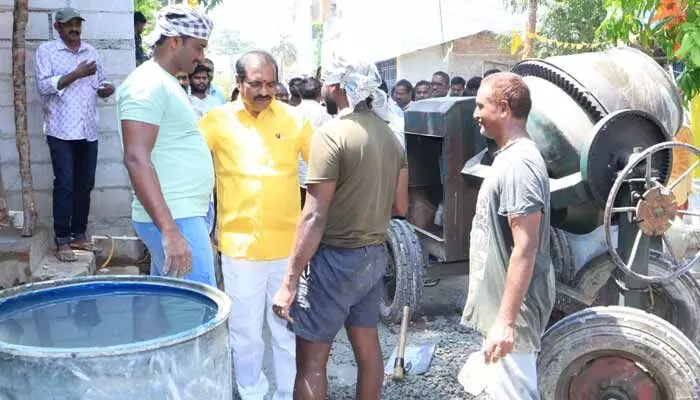 మాట నిలబెట్టుకున్న మంత్రి నిమ్మల: పేద కుటుంబానికి సొంత ఇంటి కల సాకారం! మాట నిలబెట్టుకున్న మంత్రి నిమ్మల: పేద కుటుంబానికి సొంత ఇంటి కల సాకారం!