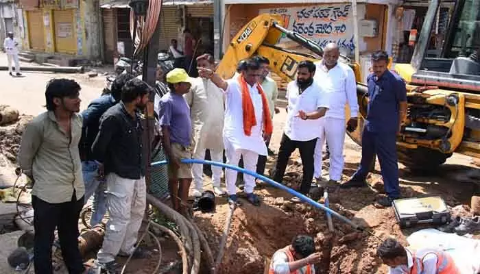 పైపు లైన్ నిర్మాణం పనుల్లో వేగం పెంచాలి : ఎమ్మెల్యే ధన్ పాల్ సూర్యనారాయణ గుప్త పైపు లైన్ నిర్మాణం పనుల్లో వేగం పెంచాలి : ఎమ్మెల్యే ధన్ పాల్ సూర్యనారాయణ గుప్త