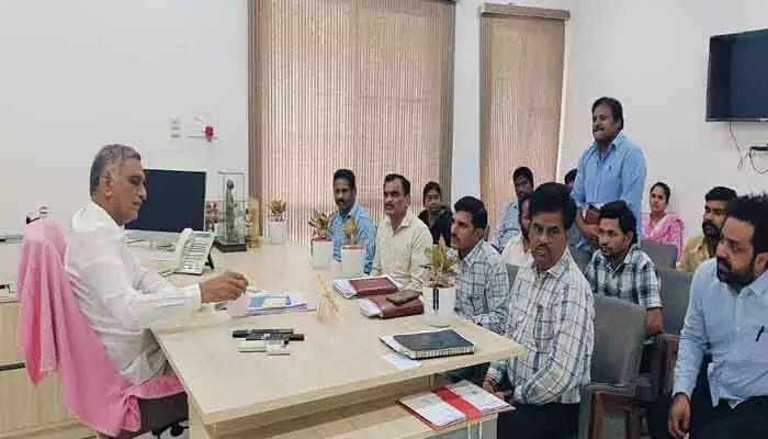 ఇరిగేషన్ పెండింగ్ పనులు పూర్తి చేయాలి : ఎమ్మెల్యే తన్నీరు హరీశ్ రావు ఇరిగేషన్ పెండింగ్ పనులు పూర్తి చేయాలి : ఎమ్మెల్యే తన్నీరు హరీశ్ రావు