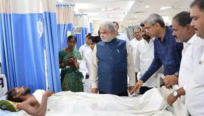 మర్పల్లి బాధితులకు భరోసానిచ్చిన స్పీకర్ మర్పల్లి బాధితులకు భరోసానిచ్చిన స్పీకర్