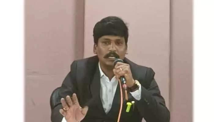 మంగ్లీ కేసులో సిట్ ఏర్పాటు చేయాలి : న్యాయవాది సుబ్బు మంగ్లీ కేసులో సిట్ ఏర్పాటు చేయాలి : న్యాయవాది సుబ్బు
