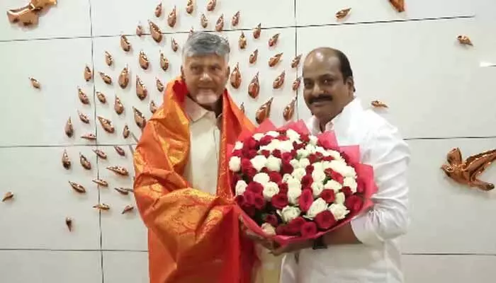 సీఎం చంద్రబాబును కలిసిన లింగమనేని రమేశ్.. సీఎం చంద్రబాబును కలిసిన లింగమనేని రమేశ్..
