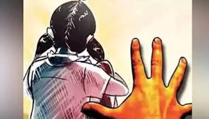 మైనర్ బాలిక పై అఘాయిత్యం -ఇద్దరు నిందితుల పై పొక్సో కేసు మైనర్ బాలిక పై అఘాయిత్యం -ఇద్దరు నిందితుల పై పొక్సో కేసు