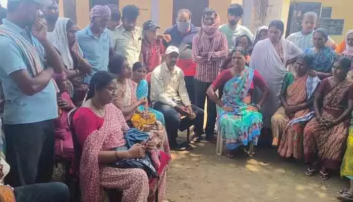 ‘దిశ’ ఎఫెక్ట్.. ఐకేపీ బుక్కీపర్ అక్రమాలపై విచారణ షురూ ‘దిశ’ ఎఫెక్ట్.. ఐకేపీ బుక్కీపర్ అక్రమాలపై విచారణ షురూ