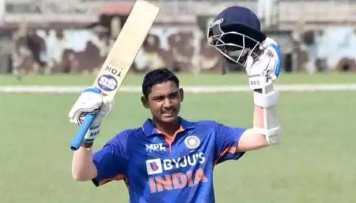 శ్రీలంక టూరుకు భారత ‘ఏ’ జట్టు ఎంపిక.. గుంటూరు కుర్రాడికి చోటు శ్రీలంక టూరుకు భారత ‘ఏ’ జట్టు ఎంపిక.. గుంటూరు కుర్రాడికి చోటు