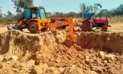 అడ్డగోలుగా తవ్వేస్తున్నారు!