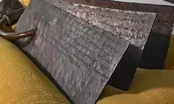 300 ఏళ్ల తర్వాత ఇండియాకు చోళ రాగి పలకాలు 300 ఏళ్ల తర్వాత ఇండియాకు చోళ రాగి పలకాలు