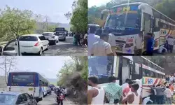 మట్టిలో ఇరుక్కుపోయిన బస్సు.. 10 కి.మీ మేర ట్రాఫిక్ జామ్ మట్టిలో ఇరుక్కుపోయిన బస్సు.. 10 కి.మీ మేర ట్రాఫిక్ జామ్