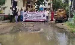 డ్రైనేజీ దుర్గంధంతో 12 కాలనీల విల విల డ్రైనేజీ దుర్గంధంతో 12 కాలనీల విల విల