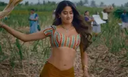 జాన్వీ క‌పూర్‌ చెప్పినా డైరెక్టర్ వినలేదు: మేకప్ ఆర్టిస్ట్