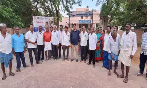 కాంగ్రెస్ నేతల వీరంగం.. రాజకీయ కక్షలే కారణమా?