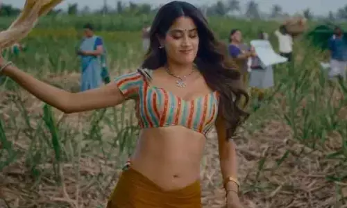 జాన్వీ క‌పూర్‌ చెప్పినా డైరెక్టర్ వినలేదు: మేకప్ ఆర్టిస్ట్
