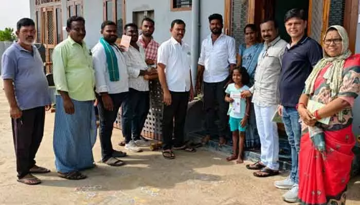 చిన్నారుల విద్యాభివృద్ధి కోసం ప్రభుత్వం కృషి: సర్పంచ్ ముత్యంరెడ్డి చిన్నారుల విద్యాభివృద్ధి కోసం ప్రభుత్వం కృషి: సర్పంచ్ ముత్యంరెడ్డి