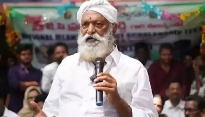 పోలీస్ అధికారులపై రెచ్చిపోయిన టీడీపీ నేత జేసీ ప్రభాకర్ రెడ్డి పోలీస్ అధికారులపై రెచ్చిపోయిన టీడీపీ నేత జేసీ ప్రభాకర్ రెడ్డి