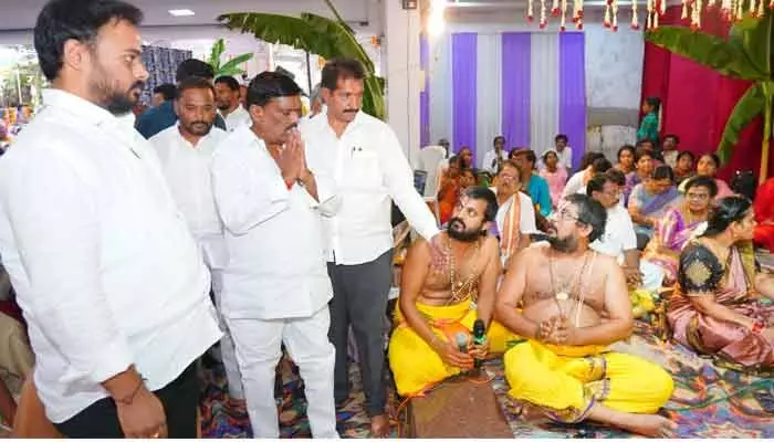 సీతారామచంద్రస్వామి తిరుకళ్యాణ మహోత్సవంలో ఎమ్మెల్యే జీఎంఆర్ సీతారామచంద్రస్వామి తిరుకళ్యాణ మహోత్సవంలో ఎమ్మెల్యే జీఎంఆర్