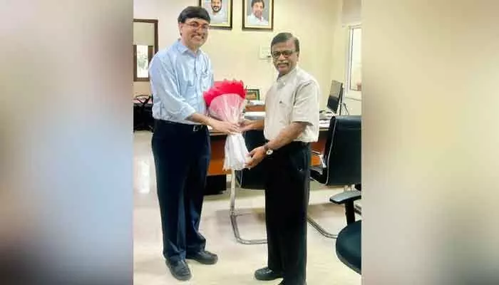 నిమ్స్ 19వ డైరెక్టర్గా ప్రొఫెసర్ డా. రాహుల్ దేవరాజ్ బాధ్యతల స్వీకరణ.. నిమ్స్ 19వ డైరెక్టర్గా ప్రొఫెసర్ డా. రాహుల్ దేవరాజ్ బాధ్యతల స్వీకరణ..