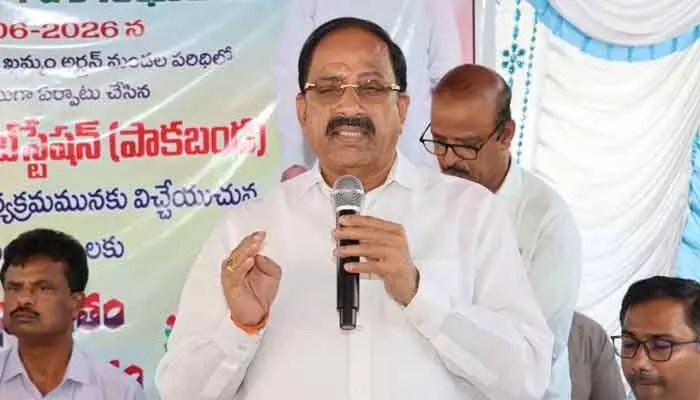 డిస్ట్రిబ్యూషన్ వ్యవస్థలను బలోపేతం చేయాలి: మంత్రి తుమ్మల డిస్ట్రిబ్యూషన్ వ్యవస్థలను బలోపేతం చేయాలి: మంత్రి తుమ్మల