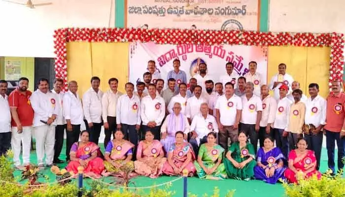 విద్యార్థుల అపూర్వ సమ్మేళనం విద్యార్థుల అపూర్వ సమ్మేళనం
