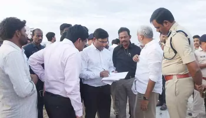 తిరుపతి జిల్లాకు సీఎం, గవర్నర్... అధికారులకు కీలక ఆదేశాలు తిరుపతి జిల్లాకు సీఎం, గవర్నర్... అధికారులకు కీలక ఆదేశాలు