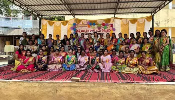 ఆర్మూర్లో ప్రభుత్వ బాలికల పాఠశాల పూర్వ విద్యార్థుల అపూర్వ సమ్మేళనం.. ఆర్మూర్లో ప్రభుత్వ బాలికల పాఠశాల పూర్వ విద్యార్థుల అపూర్వ సమ్మేళనం..