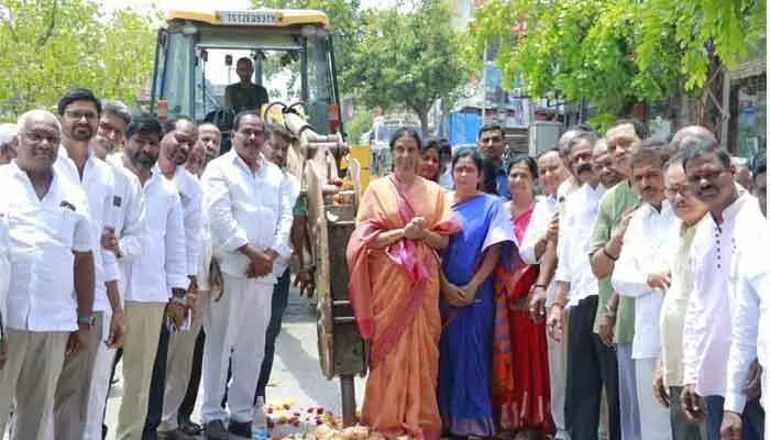 వర్షాకాలానికి ముందే అలర్ట్.. అధికారులకు సబితా ఇంద్రారెడ్డి కీలక ఆదేశాలు వర్షాకాలానికి ముందే అలర్ట్.. అధికారులకు సబితా ఇంద్రారెడ్డి కీలక ఆదేశాలు