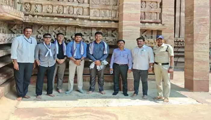 తెలంగాణ దర్శన్ పర్యటనలో కాకతీయ వైభవాన్ని అధ్యయనం చేసిన ట్రైనీ ఐఏఎస్ అధికారులు తెలంగాణ దర్శన్ పర్యటనలో కాకతీయ వైభవాన్ని అధ్యయనం చేసిన ట్రైనీ ఐఏఎస్ అధికారులు