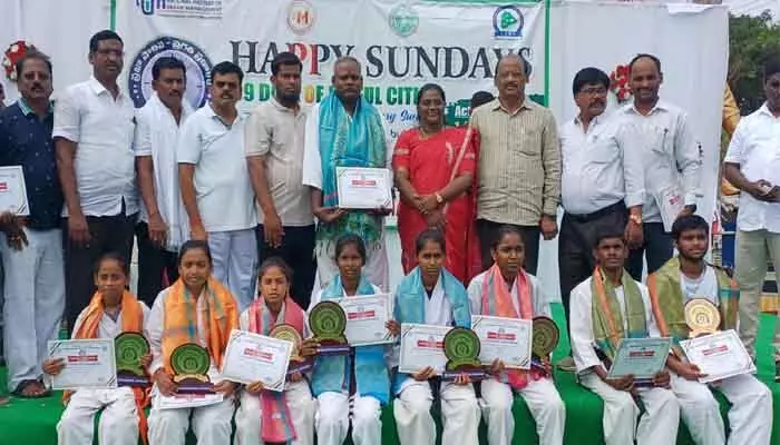 కరాటే మాస్టర్లకు ప్రత్యేక సత్కారం కరాటే మాస్టర్లకు ప్రత్యేక సత్కారం