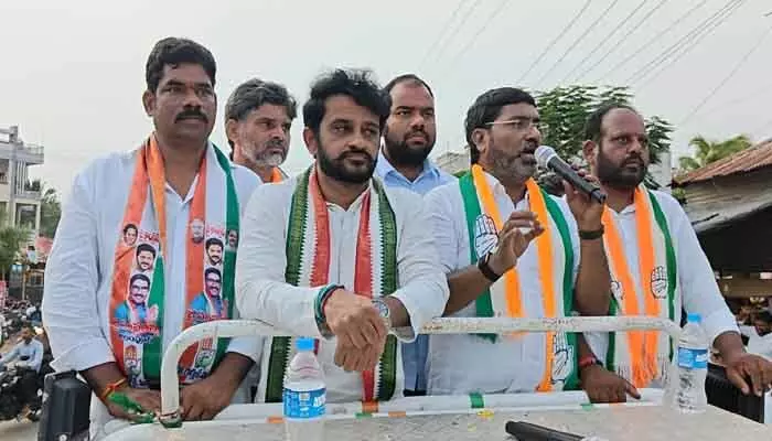 రైతుల కళ్ళల్లో ఆనందం చూడటమే కాంగ్రెస్ పార్టీ లక్ష్యం : ఏఐసీసీ కార్యదర్శి సంపత్ కుమార్ రైతుల కళ్ళల్లో ఆనందం చూడటమే కాంగ్రెస్ పార్టీ లక్ష్యం : ఏఐసీసీ కార్యదర్శి సంపత్ కుమార్