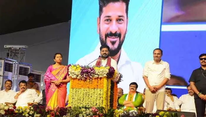 ఆడబిడ్డల ఆశీర్వాదంతోనే సీఎంను అయ్యా : రేవంత్ రెడ్డి ఆడబిడ్డల ఆశీర్వాదంతోనే సీఎంను అయ్యా : రేవంత్ రెడ్డి