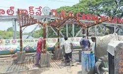 ఖమ్మంలో ఆధునిక మిస్టింగ్ బస్ స్టాప్ల ఏర్పాటు.. ఖమ్మంలో ఆధునిక మిస్టింగ్ బస్ స్టాప్ల ఏర్పాటు..