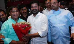 సీఎం రేవంత్ రెడ్డిని కలిసిన వంజరి ప్రవీణ్ కరిపే సీఎం రేవంత్ రెడ్డిని కలిసిన వంజరి ప్రవీణ్ కరిపే
