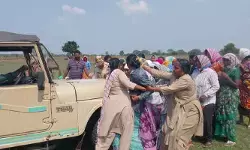 పోడు భూముల వివాదం.. తోపులాటలో స్వల్ప గాయాలు