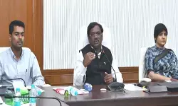 ఇసుక మాఫియా అంతు చూస్తాం : మంత్రి వివేక్ ఇసుక మాఫియా అంతు చూస్తాం : మంత్రి వివేక్