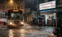 అర్ధరాత్రి నుంచే భారీ వర్షాలు.. బయటికి రావొద్దంటూ ఆదేశాలు! అర్ధరాత్రి నుంచే భారీ వర్షాలు.. బయటికి రావొద్దంటూ ఆదేశాలు!