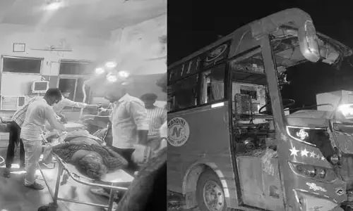 యాత్రికుల బస్సుకు ఘోర ప్రమాదం.. ముగ్గురు మృతి