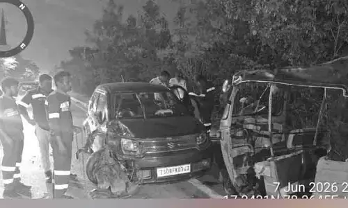 ఆటోను ఢీకొన్న కారు.. ఆటో డ్రైవర్ మృతి