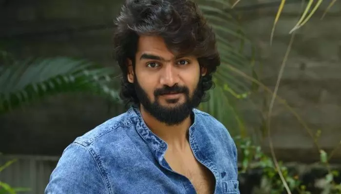 రామ్ ఫార్ములాను ఫాలో కాబోతున్న కార్తికేయ? రామ్ ఫార్ములాను ఫాలో కాబోతున్న కార్తికేయ?