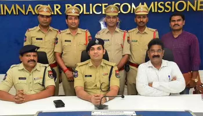 PMJ జ్యువెలరీ దోపిడీ కేసులో మరో ట్విస్ట్.. బీహార్లో కీలక నిందితుడి అరెస్ట్! PMJ జ్యువెలరీ దోపిడీ కేసులో మరో ట్విస్ట్.. బీహార్లో కీలక నిందితుడి అరెస్ట్!
