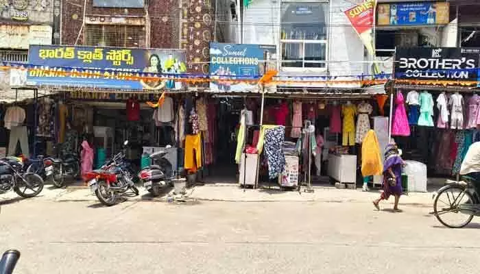కాగజ్నగర్ మున్సిపాలిటీలో ఆక్రమణల పర్వం కాగజ్నగర్ మున్సిపాలిటీలో ఆక్రమణల పర్వం