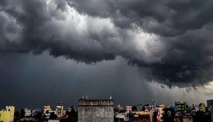 తొలకరి పలకరింపు.. తెలంగాణను తాకిన నైరుతి రుతుపవనాలు తొలకరి పలకరింపు.. తెలంగాణను తాకిన నైరుతి రుతుపవనాలు